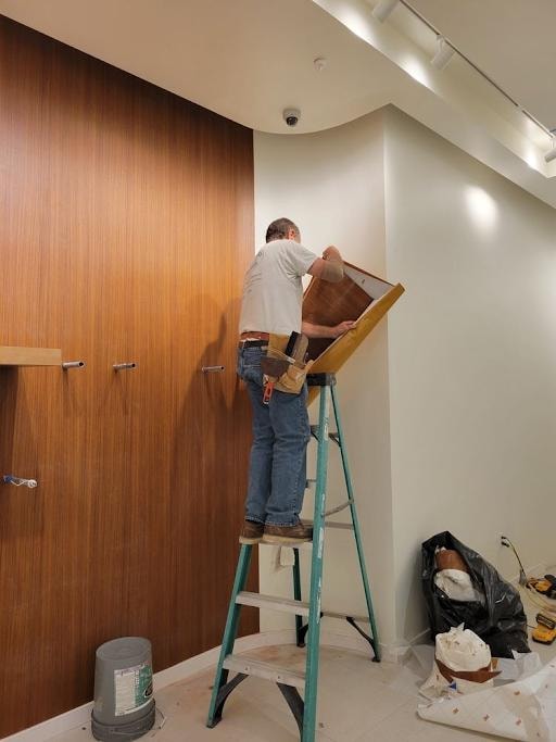Professional wallpaper repair services in Agoura Hills CA