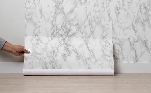 Wallpaper installer working in Calabasas CA