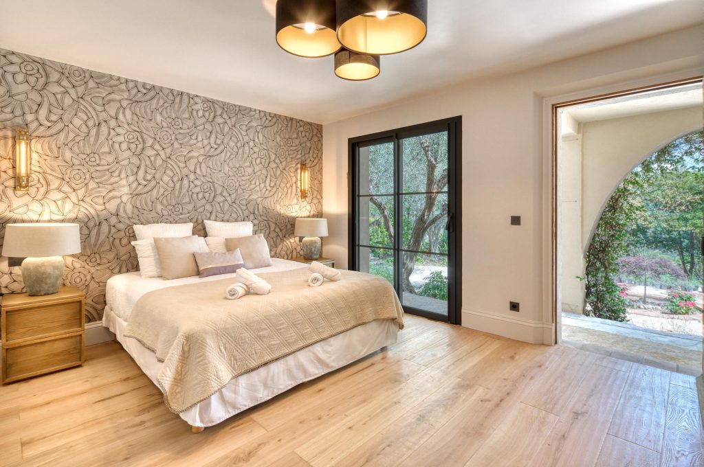 Bring Life to Every Room with Stunning Wallpaper